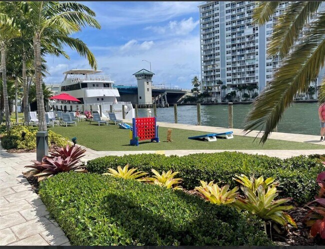 Foto del edificio - 2670 E Sunrise Blvd