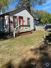 Building Photo - 819 Mora St