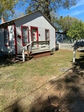 Building Photo - 819 Mora St