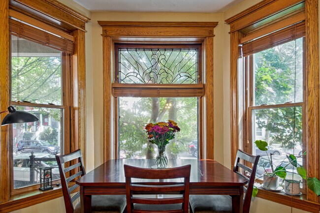 Foto del edificio - 3042 N Clifton Ave