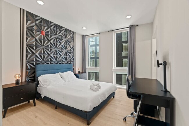 Building Photo - 901 Canal St