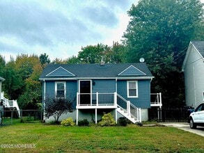 Building Photo - 13 Willow St