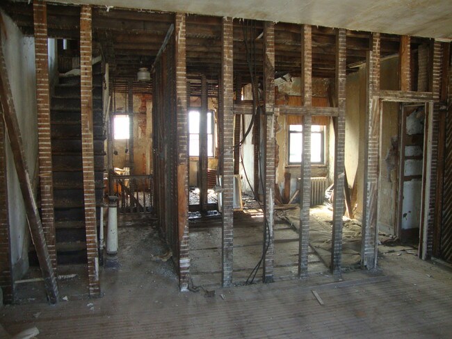 Foto del edificio - 630 E Girard Ave