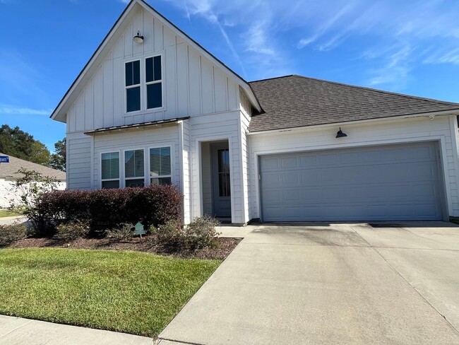 Building Photo - Beautiful 3 bedroom home- $500 off 1st month with 30 day move in!!