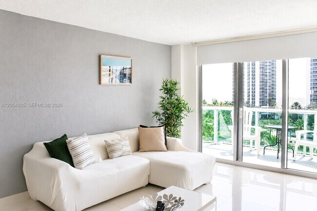 Foto del edificio - 19370 Collins Ave