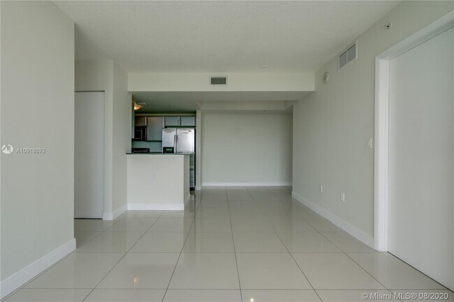 Foto del edificio - 1871 NW S River Dr