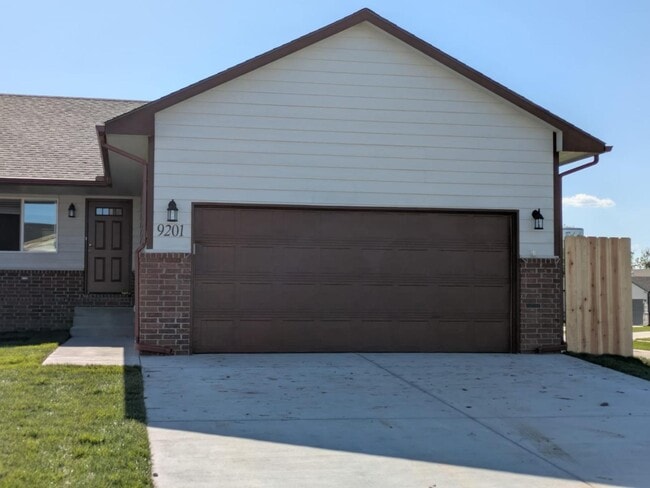 Building Photo - 9201 E Fox Pt Ct