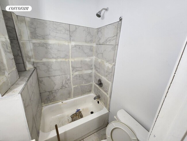 Building Photo - 271 W 146th St
