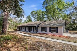 Building Photo - 300 E Sweetwater Creek Dr