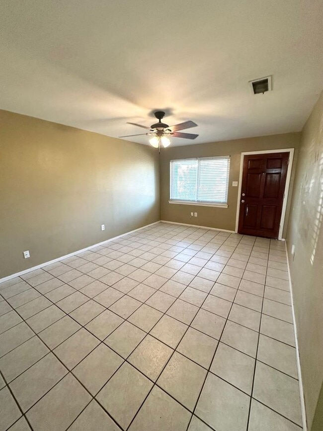 Foto del edificio - 3 Bed 1 Bath Ready to Rent!