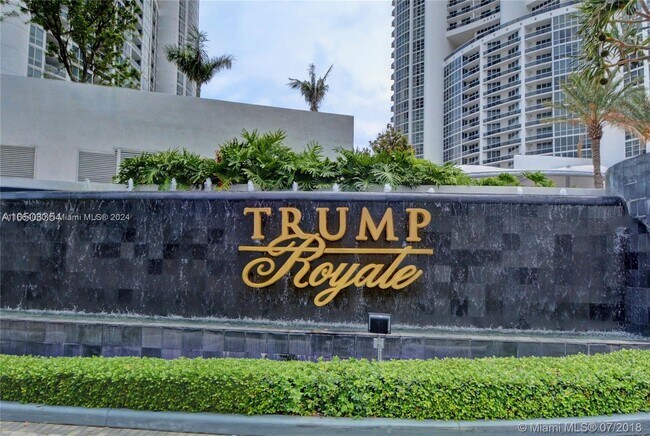 Foto del edificio - 18201 Collins Ave
