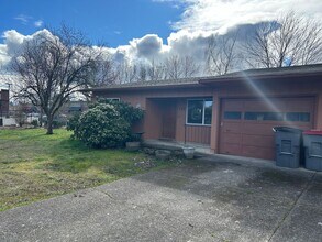 Building Photo - 734-738 NE 24th St