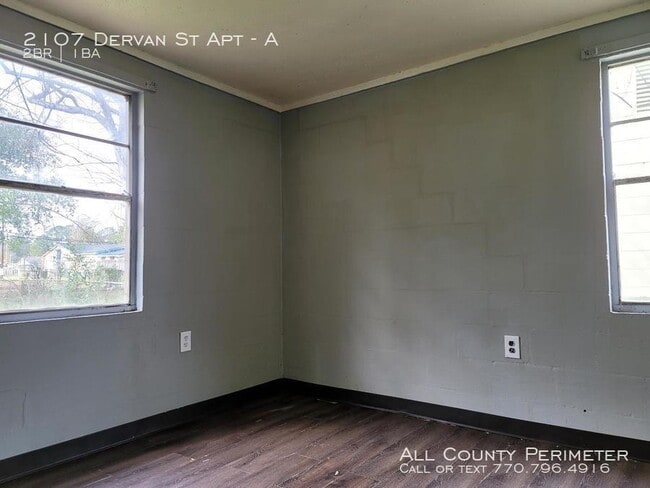 Building Photo - 2107 Dervan St