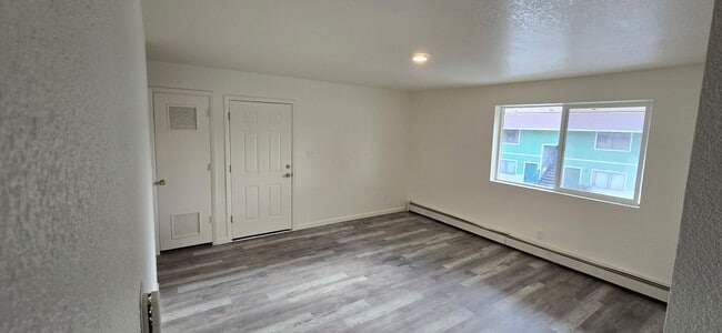 Building Photo - 3289 1/2 Lombardy Ln
