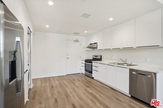 Foto del edificio - 951 S Wilton Pl