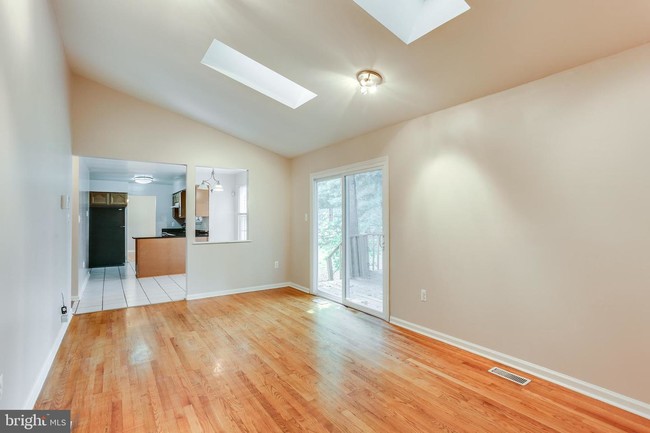 Building Photo - 8438 King's Meade Way