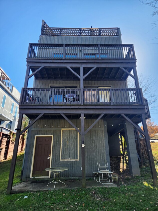 Foto principal - Chapel Hill / 4br House on McMasters St AV...