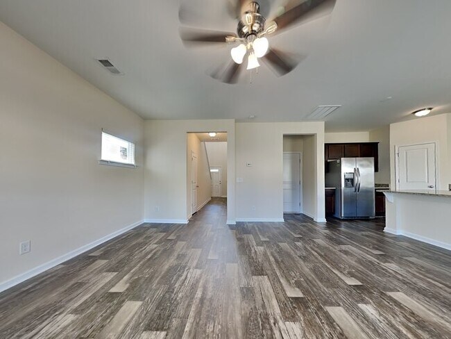 Foto del edificio - 312 Beacon Field Rd
