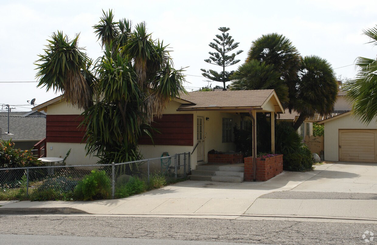 Building Photo - 2548-2550 Sunset Dr