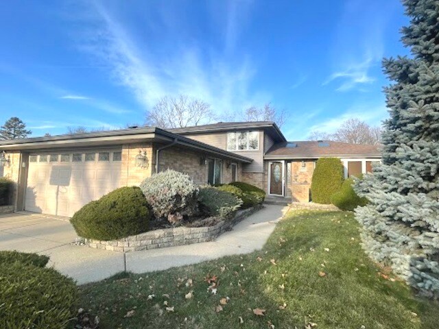 Foto principal - 7642 W 105th St