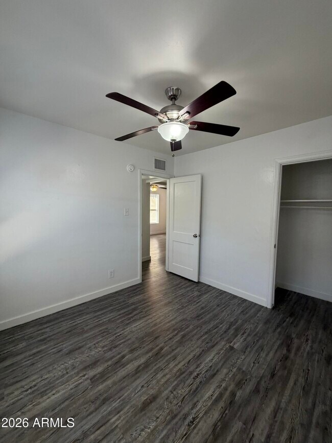 Foto del edificio - 706 W Taylor St