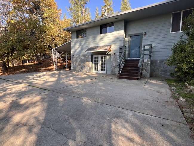 Building Photo - 10647 Newtown Rd