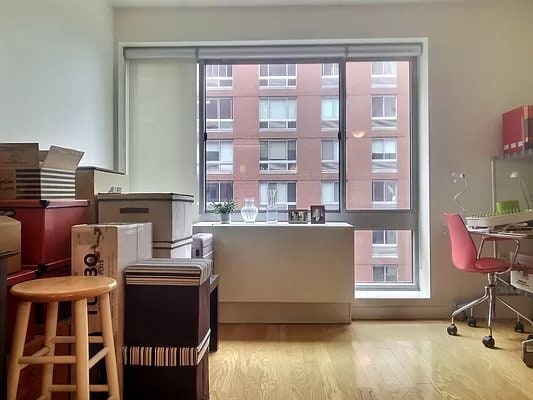 Building Photo - 555 W 23 St