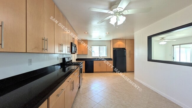 Foto del edificio - Spacious 3-Bedroom, 2-Bath Home Near the B...
