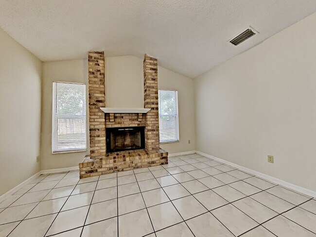 Building Photo - 2833 Neil Rd