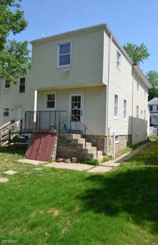 Primary Photo - 340 W Maple St