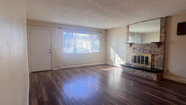Foto del edificio - 4203 Forrest Hill Rd