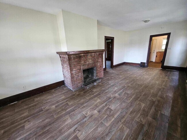 Foto del edificio - 576 Blaine Ave