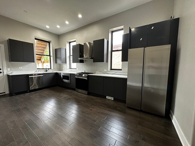 Foto del edificio - 3330 S Indiana Ave