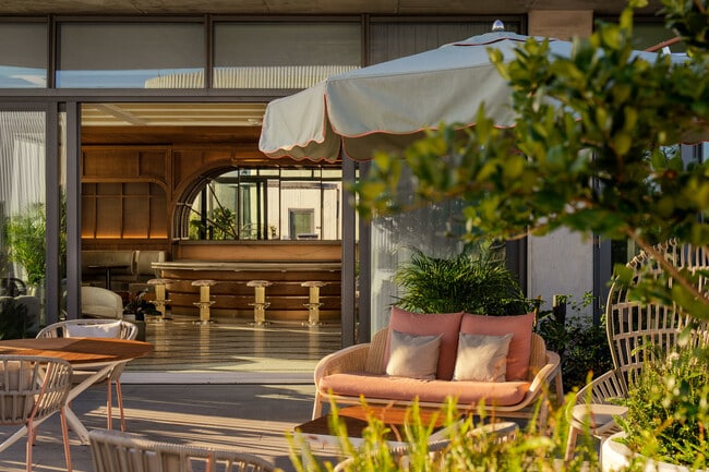 Building Photo - Cora