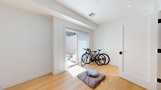 *Las imágenes son muestras representativas de la unidad anunciada. En algunos casos, las unidades reales que visita... - 29 Crowninshield Rd