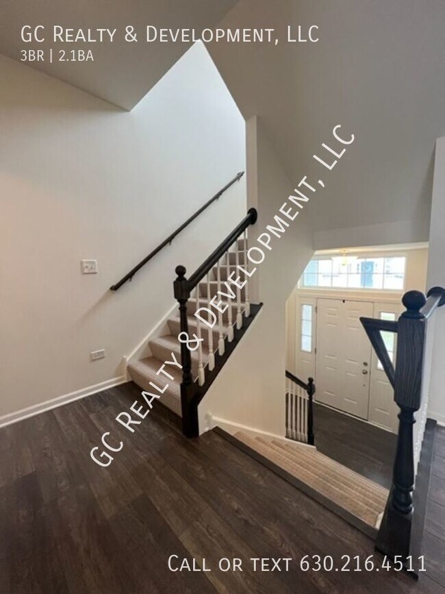 Building Photo - ***NEWER CONTRUCTION / EMERSON PARK / 3 BD...