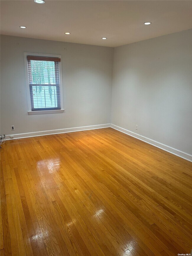 Foto del edificio - 2585 Oceanside Rd