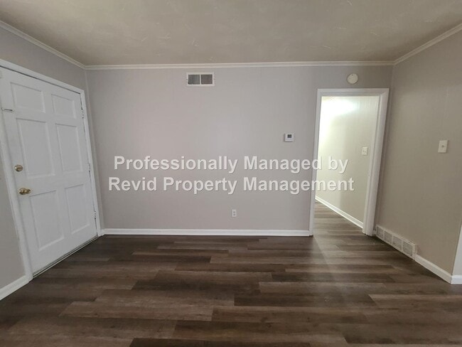 Foto del edificio - 744 Lester St