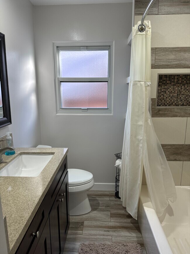 Baño - 10215 S Gramercy Pl