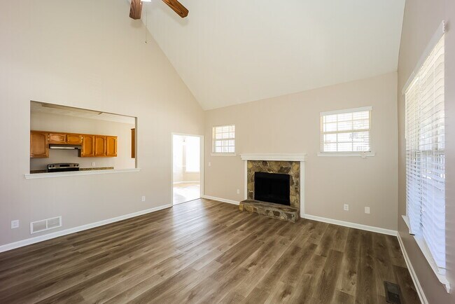 Foto del edificio - 510 Chestnut Oak Dr