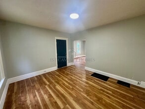 Building Photo - 251 Arch St