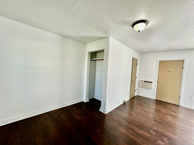 Building Photo - Studio Apartment