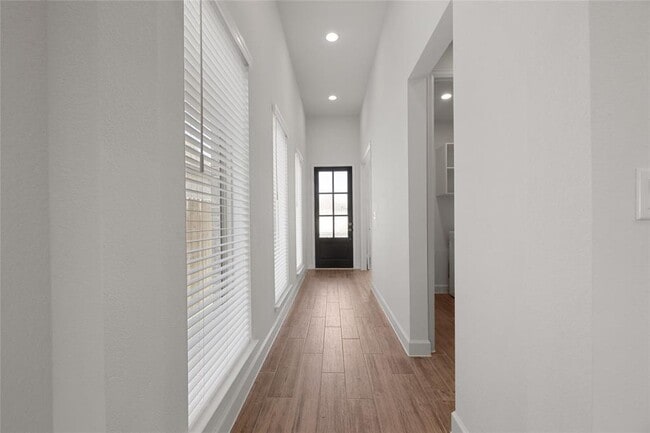 Building Photo - 123 Plumbago Loop