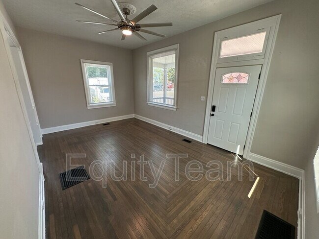 Foto del edificio - 625 Symmes Ave