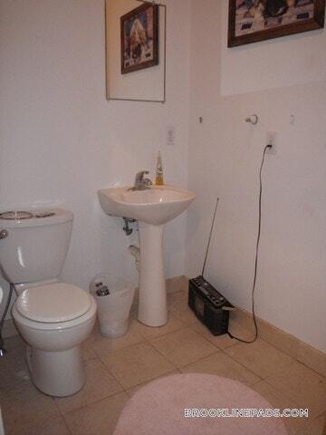 Foto del edificio - 1905 Beacon St