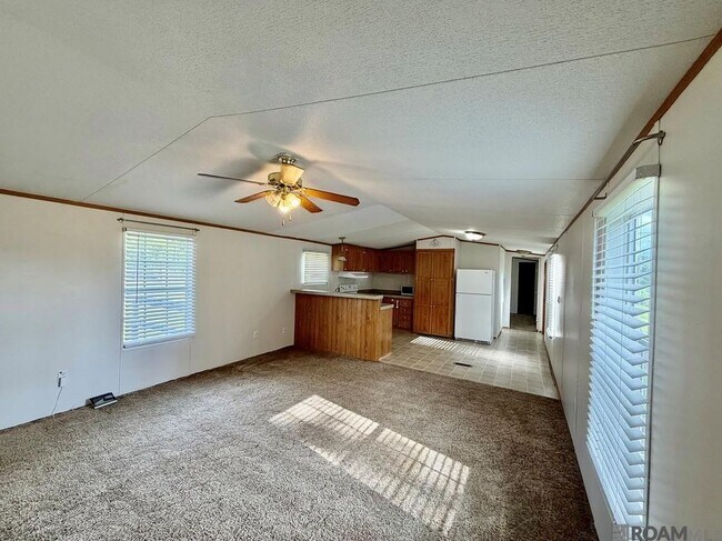 Building Photo - 44036 Loop Rd