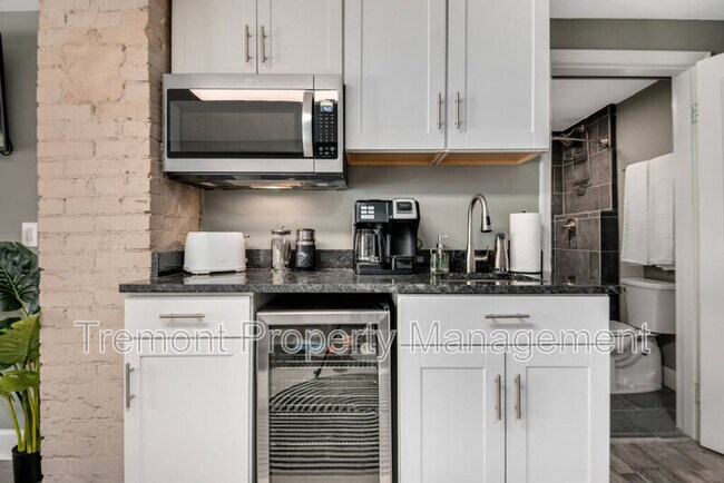 Building Photo - 514 Tremont St