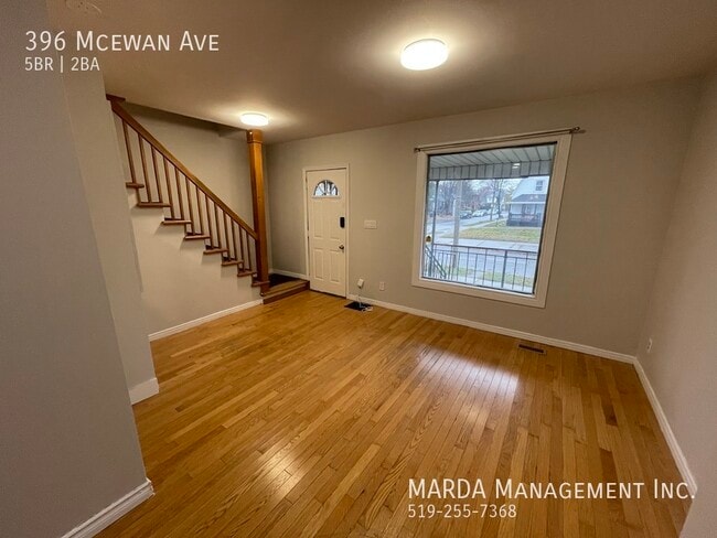 Building Photo - SPACIOUS 5 BED/2 BATH HOUSE! + Utilities