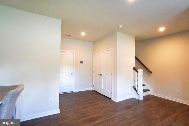 Foto del edificio - 35 Jessop Ln