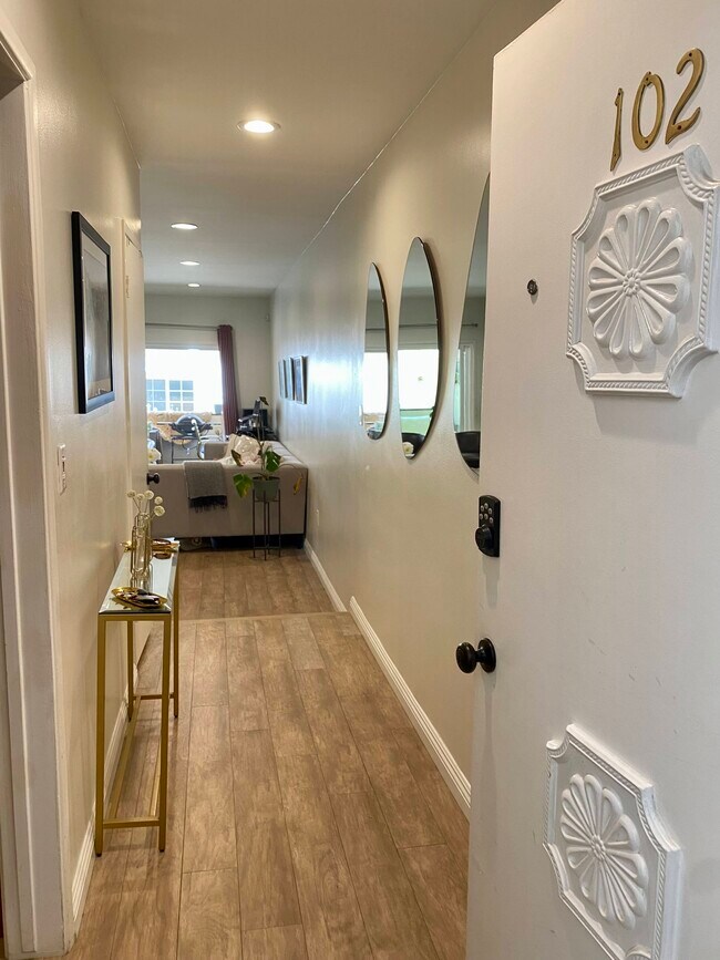 Entry - 11820 Mayfield Ave